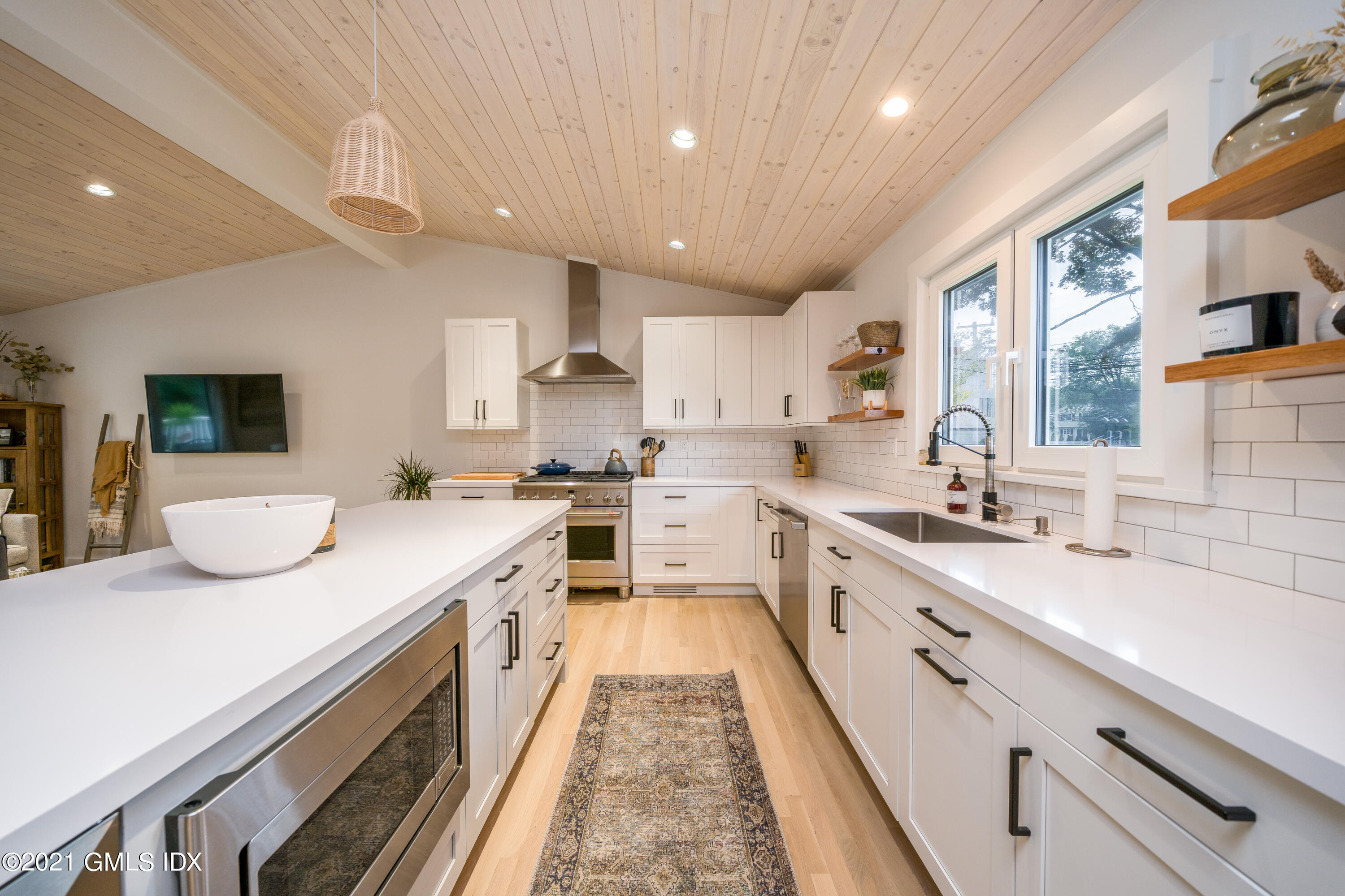 18 Amherst Road Riverside, CT 06878 - Photo 4 of 24 9 Interior Edit-12