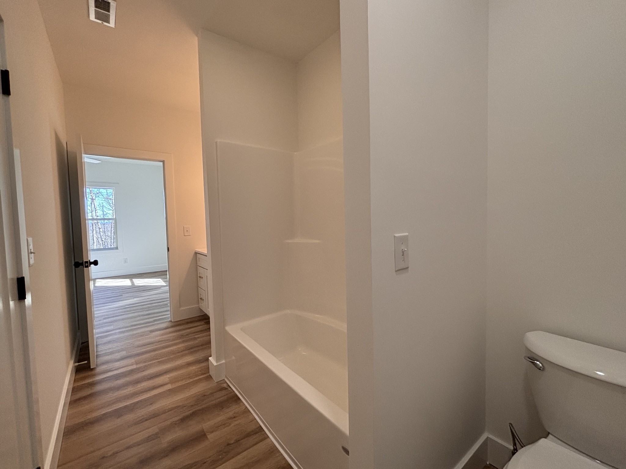 485 Baron Bluff Road Smithville, TN 37166 - Photo 21 of 28 a bathroom with a bathtub and toilet