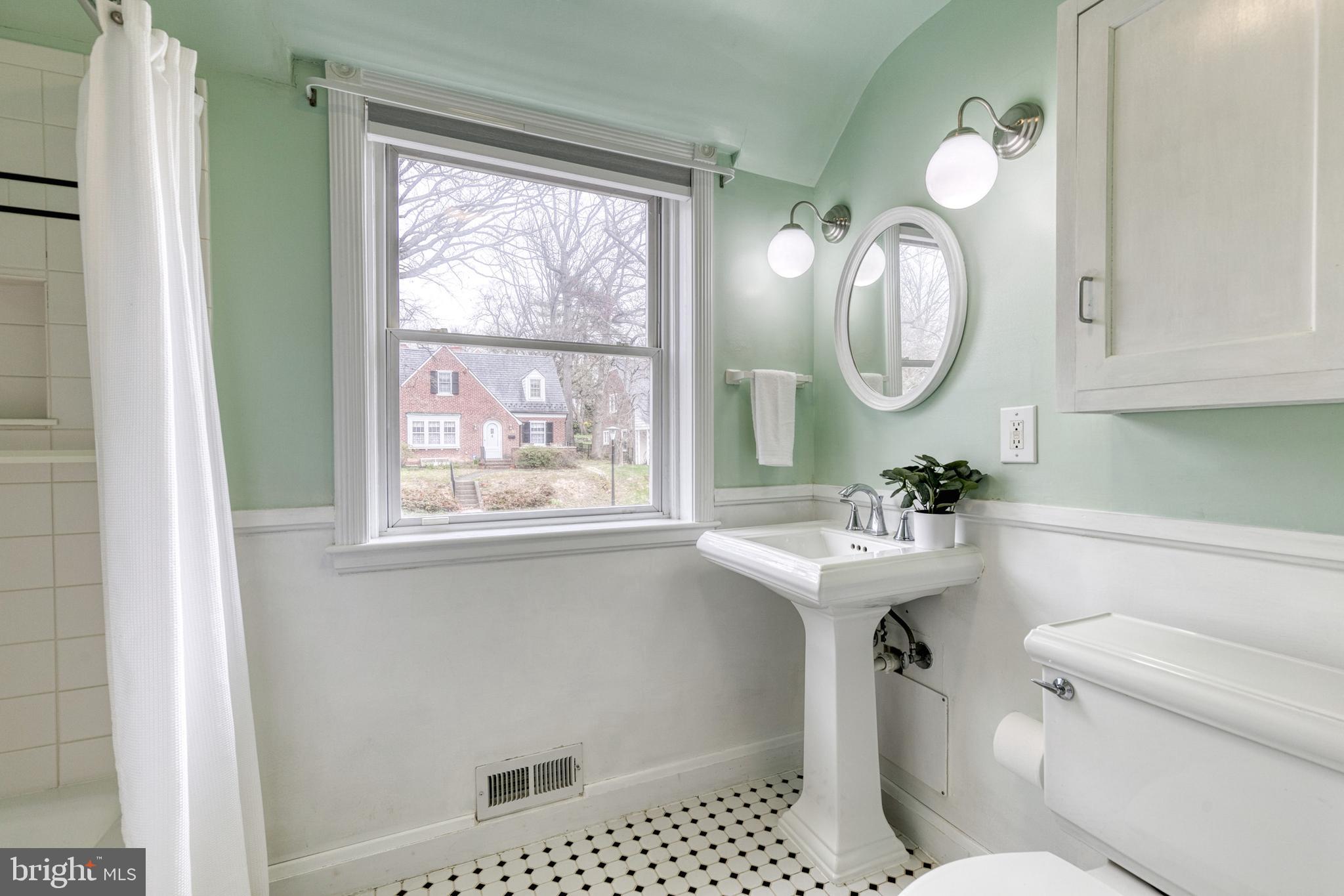 4028 Deepwood Road Baltimore, MD 21218 - Photo 19 of 34 Gallery Image 19