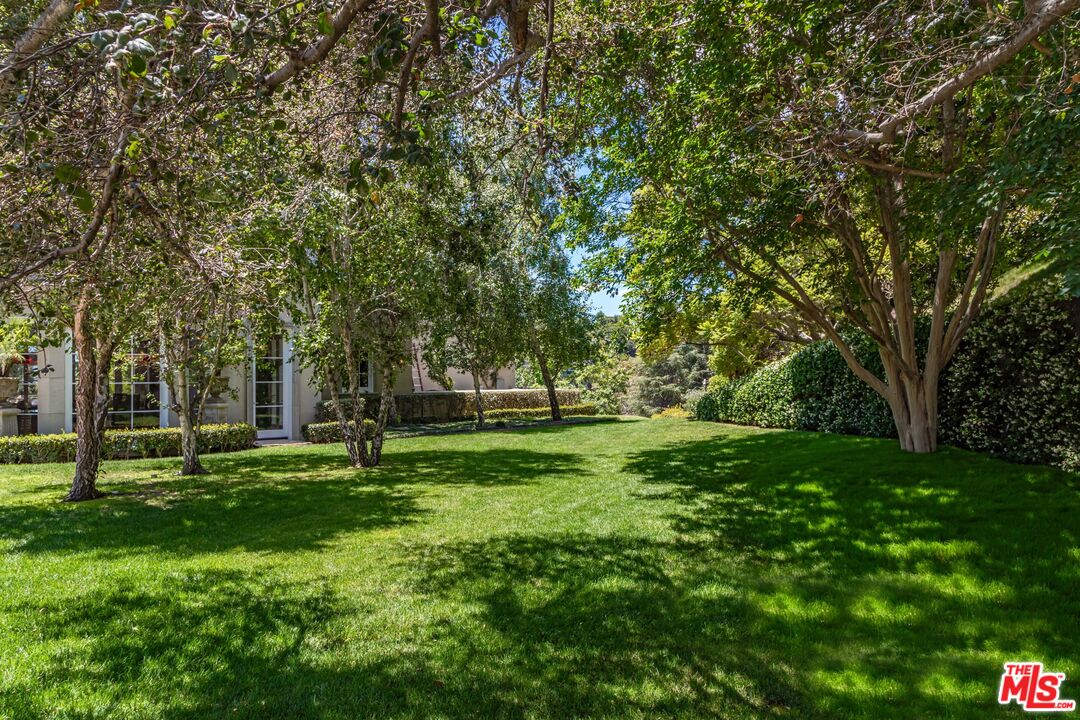 10911 Chalon Road Los Angeles, CA 90077 - Photo 15 of 43