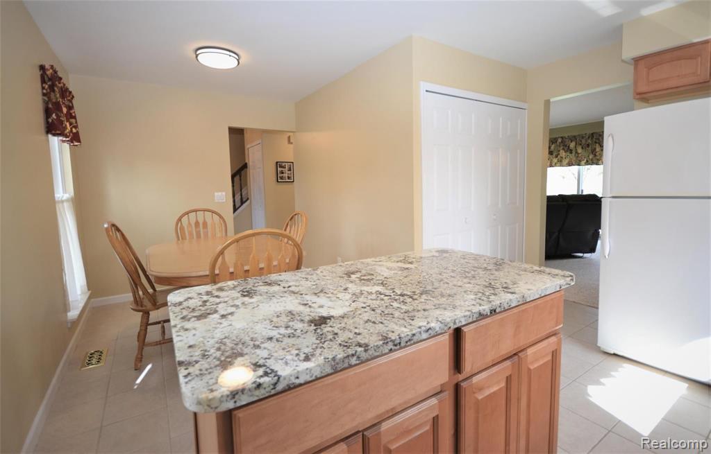 35444 Fredericksburg Road Farmington Hills, MI 48331 - Photo 6 of 52