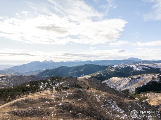 a view of a dry field
