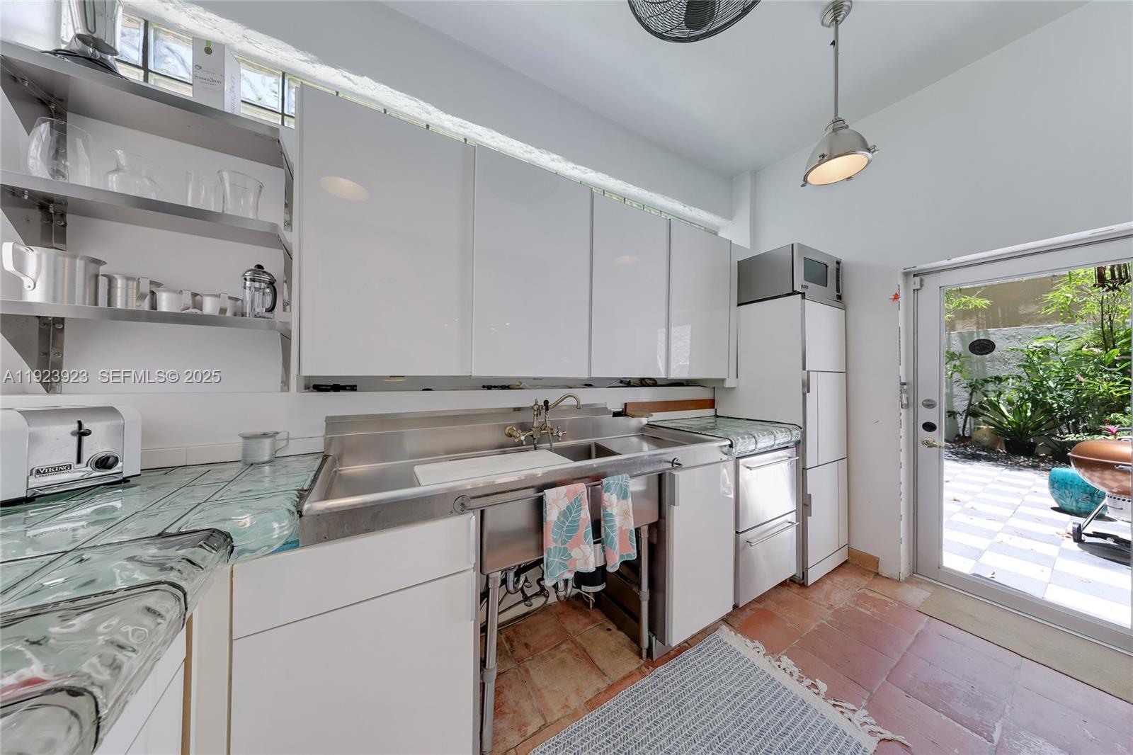 305 Jefferson Avenue, Unit 5 Miami Beach, FL 33139 - Photo 4 of 11