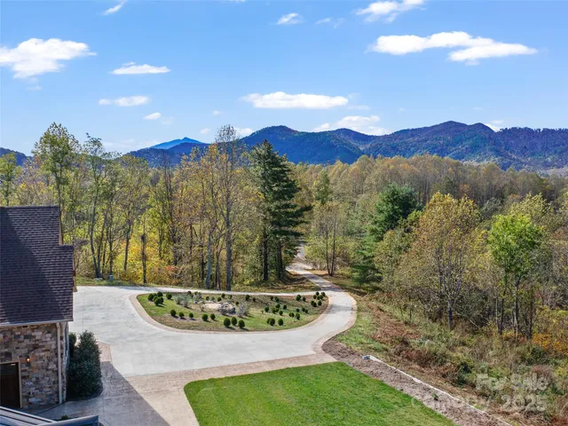 $5,800,000 | 946 Ridge Road, Green Mountain, NC 28740