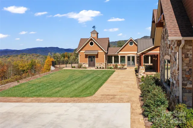 $5,800,000 | 946 Ridge Road, Green Mountain, NC 28740
