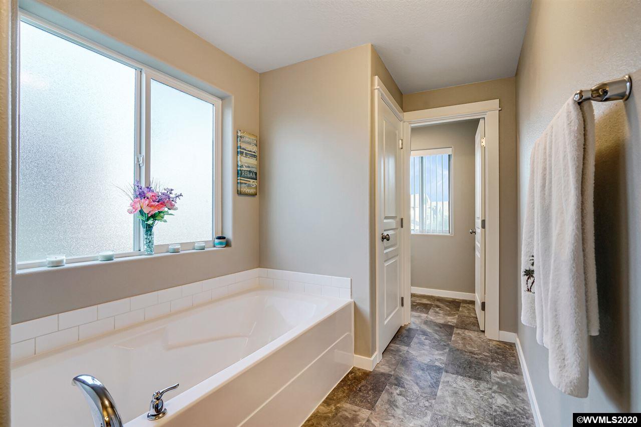 500 Northwest Adam Street Albany, OR 97321 - Photo 20 of 37