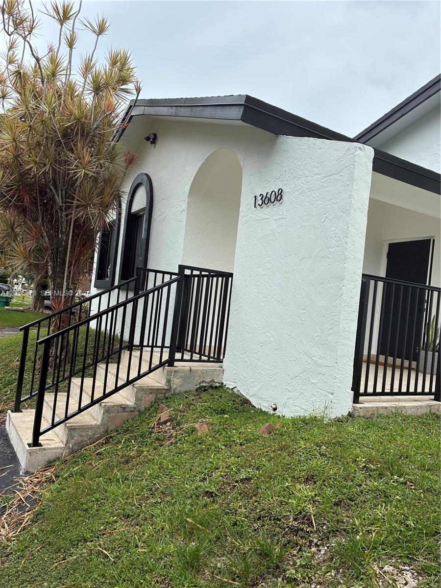 13608 Southwest 286th Terrace Homestead, FL 33033 - Photo 2 of 9