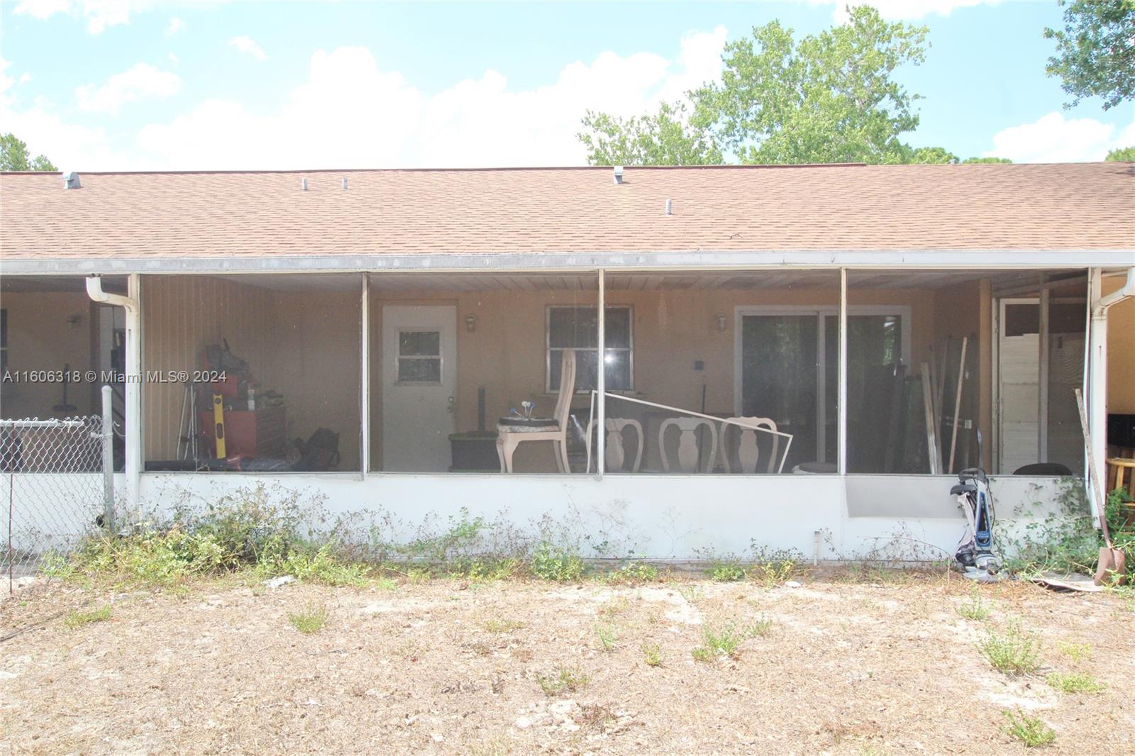 1401 Bassage Road Sebring, FL 33875 - Photo 3 of 18 a backyard of a house