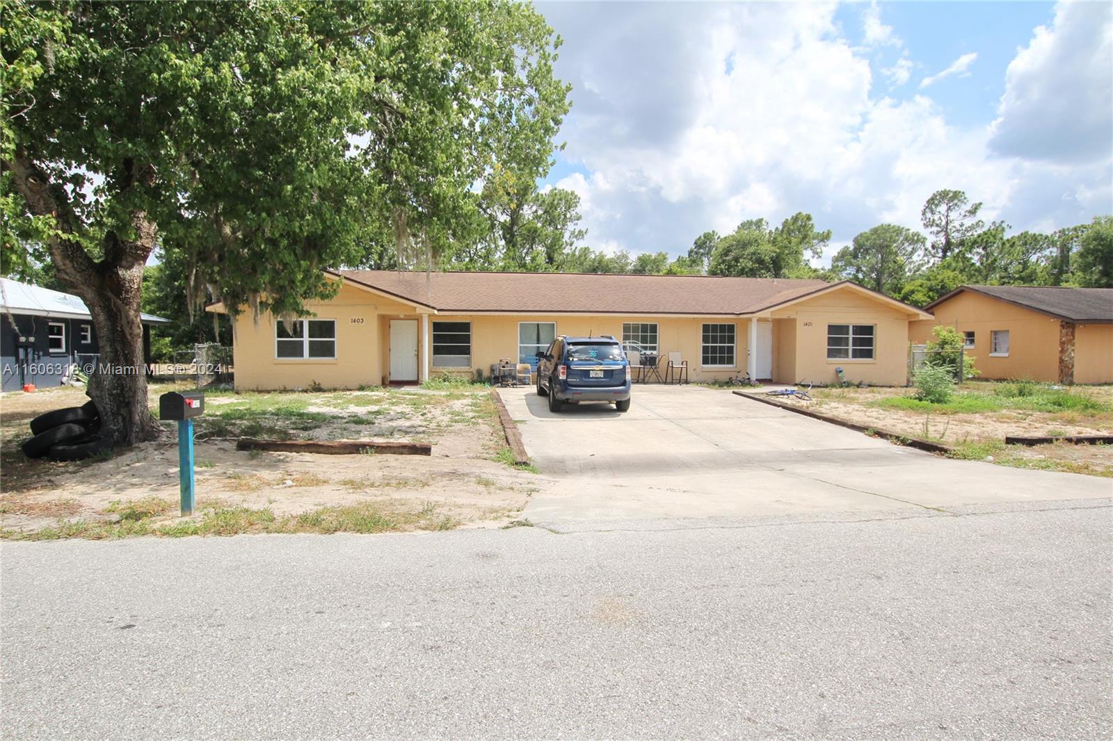 1401 Bassage Road Sebring, FL 33875 - Photo 4 of 18 a view of a house with a patio