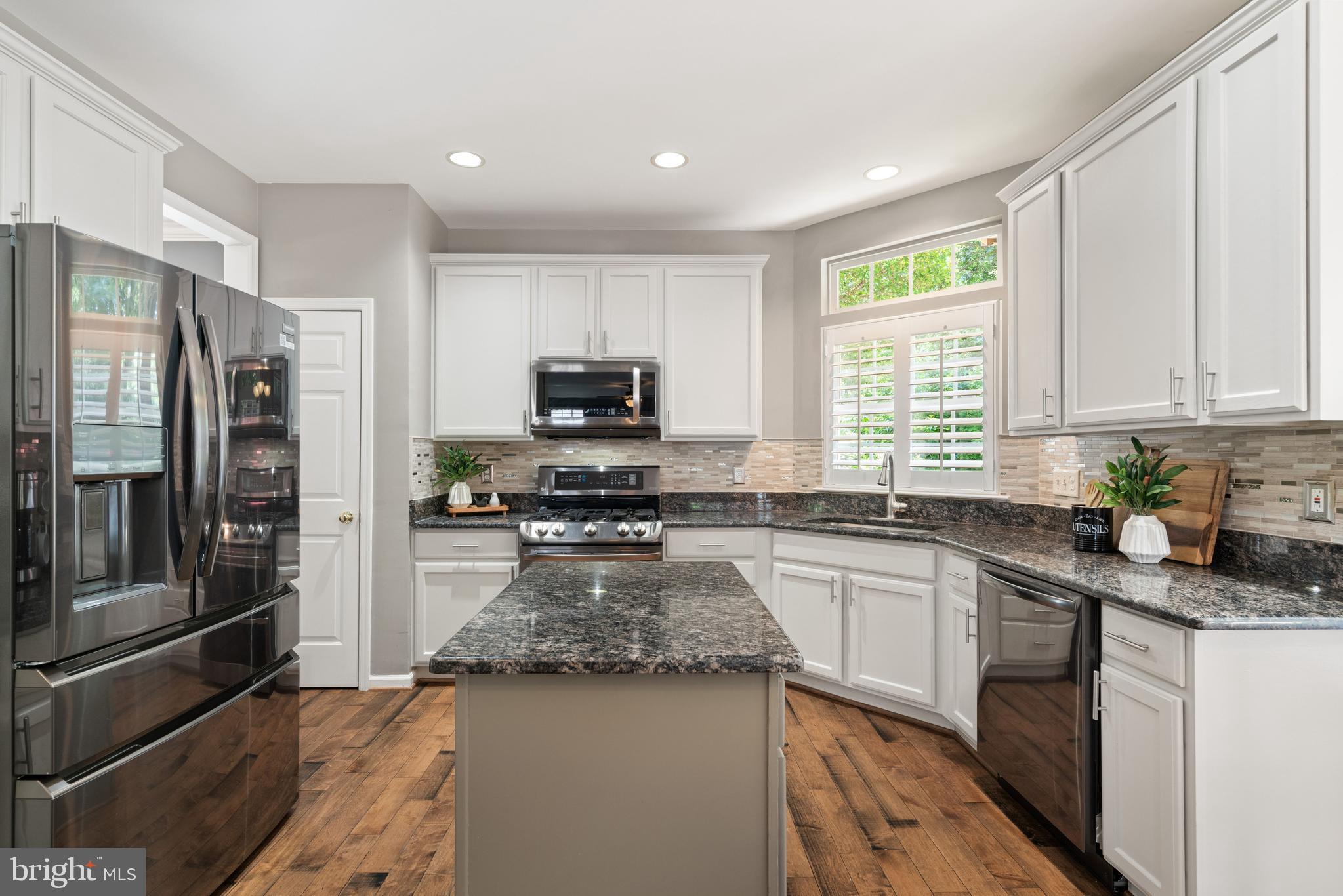 42702 Middle Ridge Place Broadlands, VA 20148 - Photo 23 of 60 Kitchen