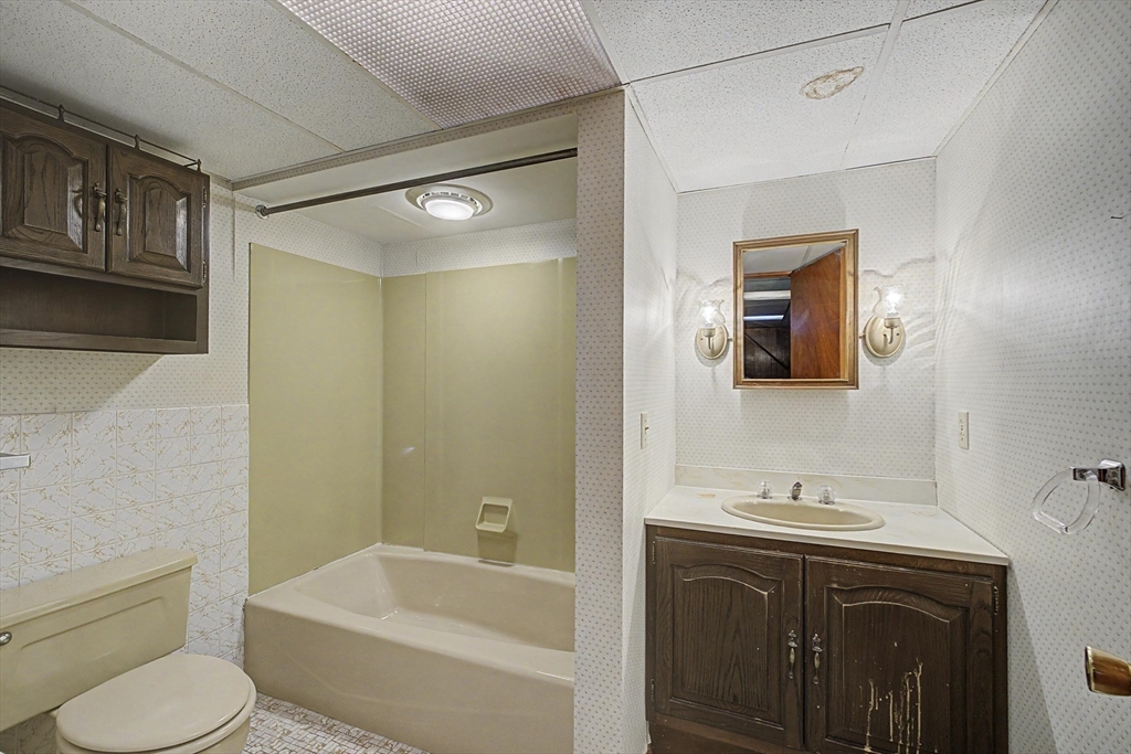 54 Portland Street Holyoke, MA 01040 - Photo 17 of 23