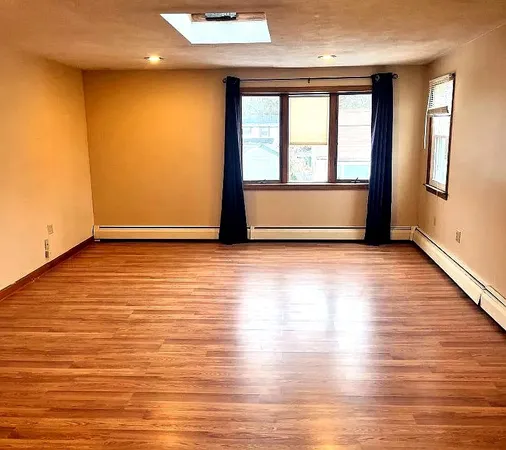 $1,900 | 80 Ballston Avenue, Pawtucket, RI 02861