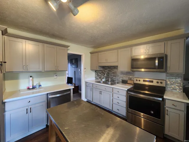 $160,000 | 624 East South F Street, Gas City, IN 46933