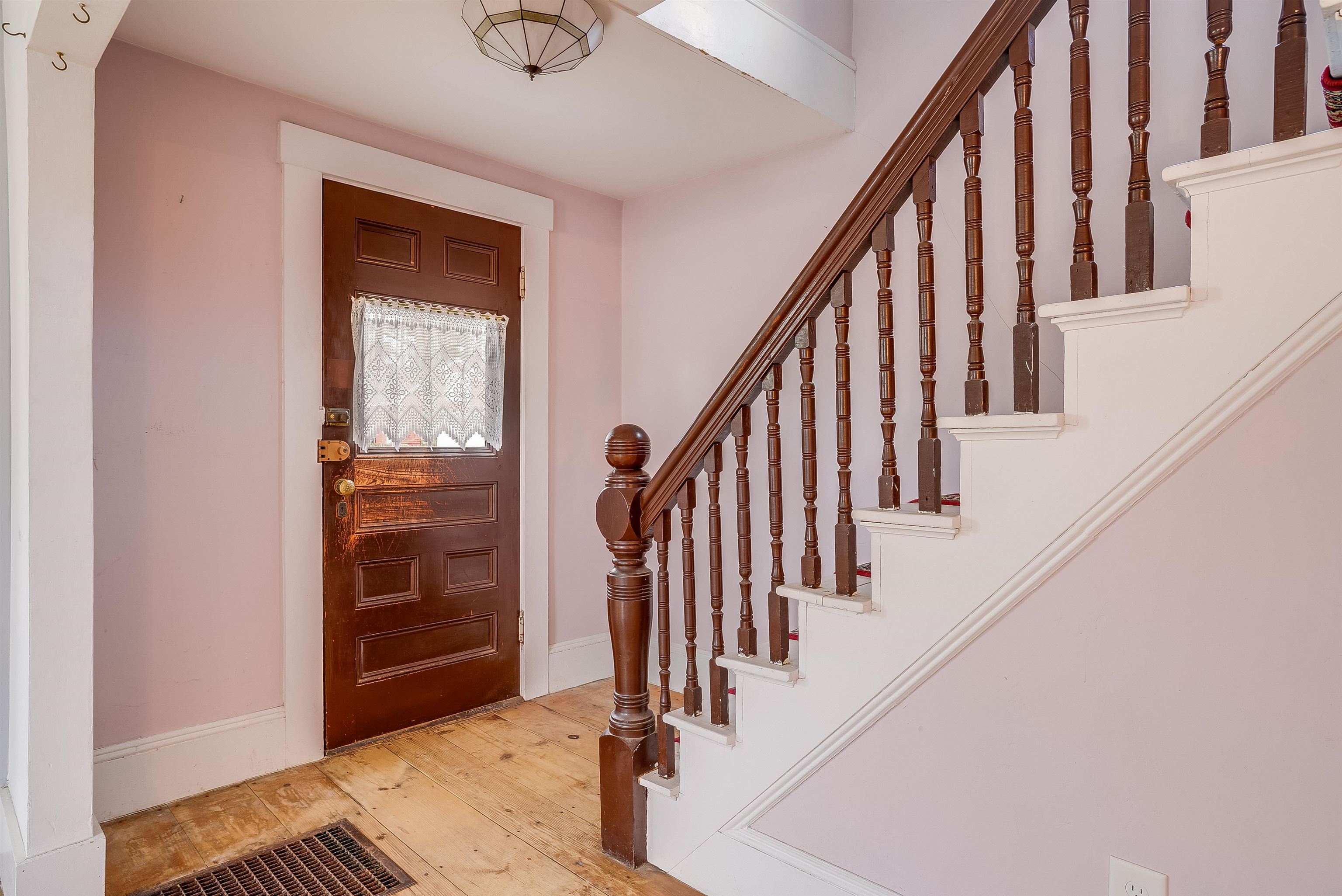 11 Connell Street Hudson, NH 03051 - Photo 4 of 25 Gallery Image 4