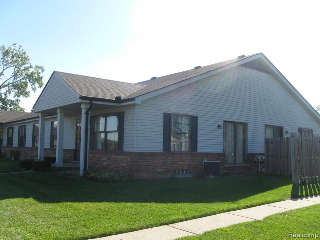 24469 Woodbridge Road Warren, MI 48091 - Photo 11 of 12 pics-Condo -Moassesi 017.jpg