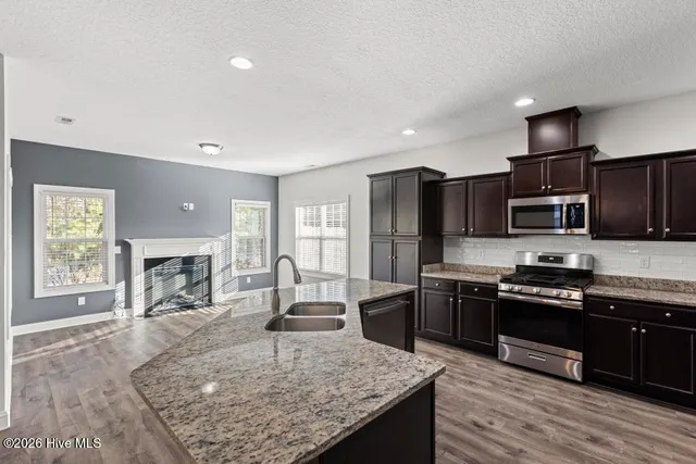 $3,100 | 613 Cray Cove, Jacksonville, NC 28546