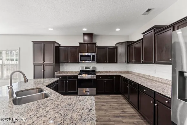 $3,100 | 613 Cray Cove, Jacksonville, NC 28546