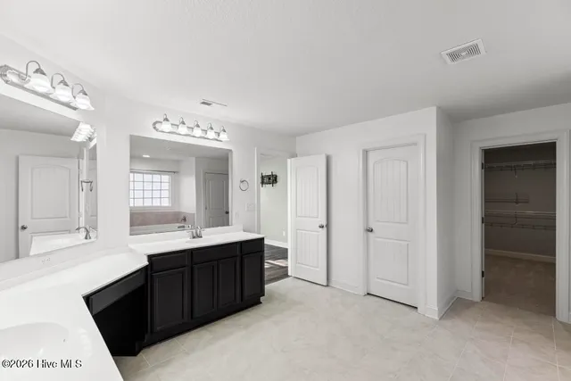 $3,100 | 613 Cray Cove, Jacksonville, NC 28546