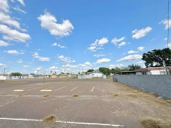 $650 | 1109 Jackson Street, Unit 1 3 4, Zapata, TX 78076