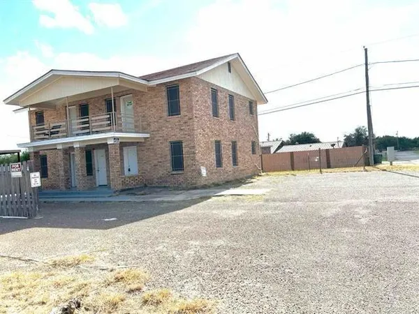 $650 | 1109 Jackson Street, Unit 1 3 4, Zapata, TX 78076