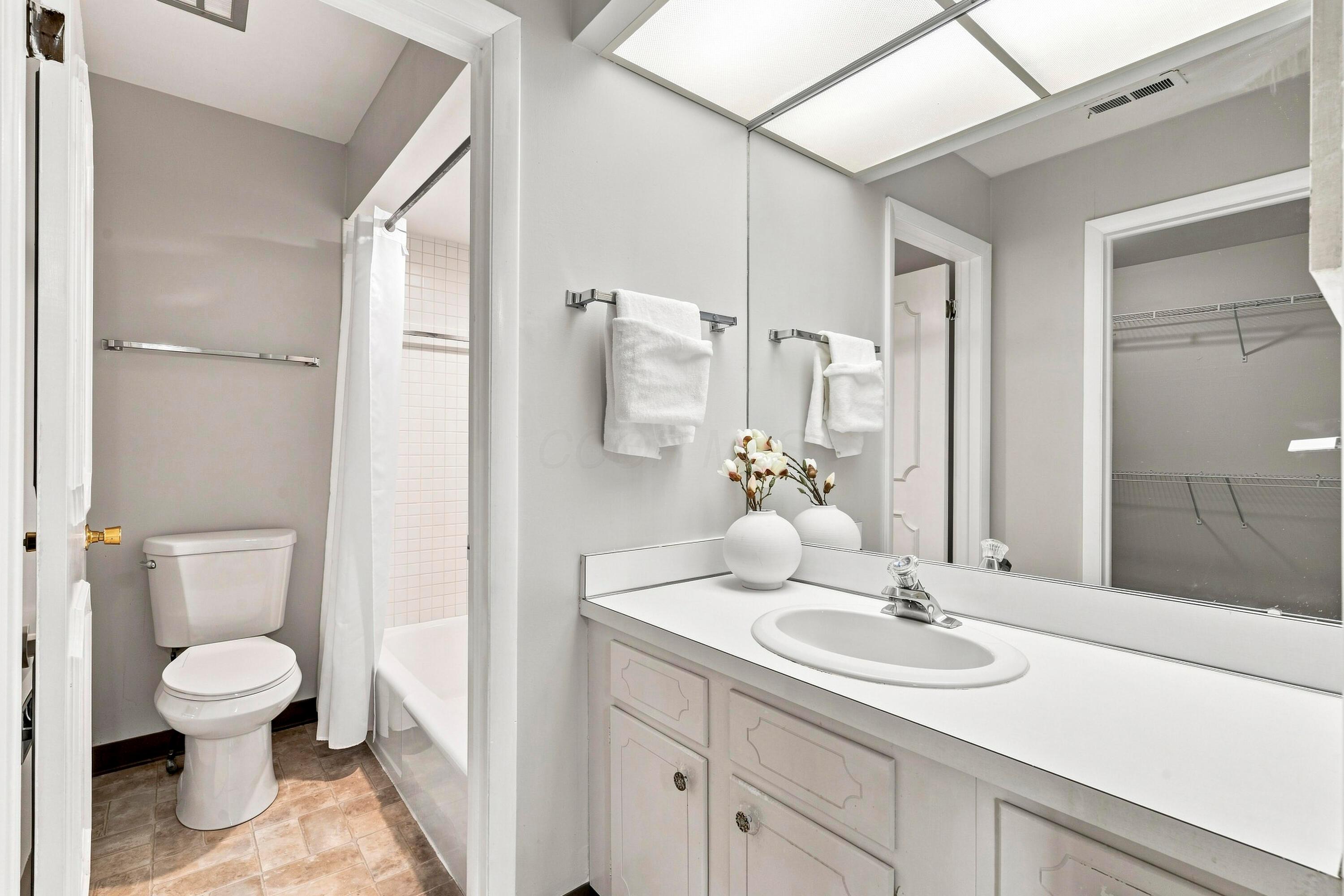 3600 Reed Road, Unit 8 Upper Arlington, OH 43220 - Photo 39 of 46 Primary Bathroom