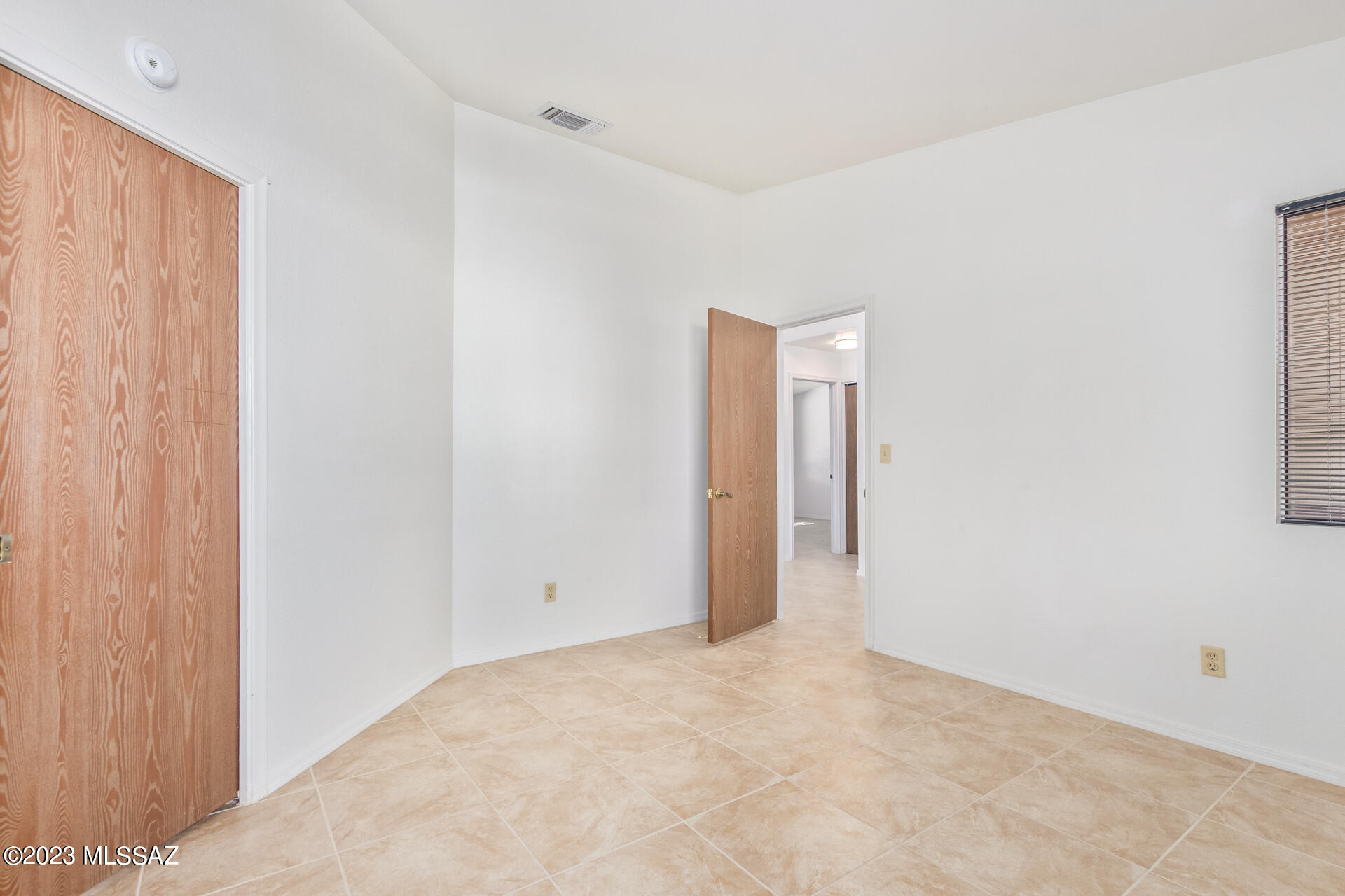 2701 West Firebrook Road Tucson, AZ 85741 - Photo 17 of 28 a view of an empty room