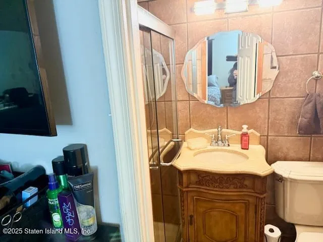 a bathroom with a sink vanity and a mirror