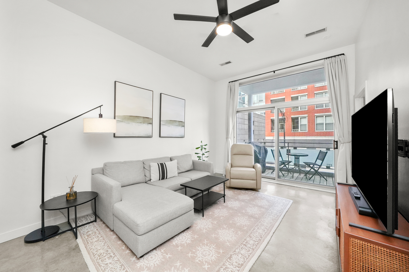 949 West Madison Street, Unit 207 Chicago, IL 60607 - Photo 12 of 31 a living room with furniture and a flat screen tv