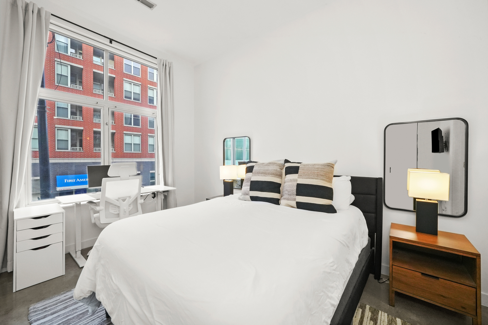 949 West Madison Street, Unit 207 Chicago, IL 60607 - Photo 19 of 31 a bedroom with a bed and a lamp