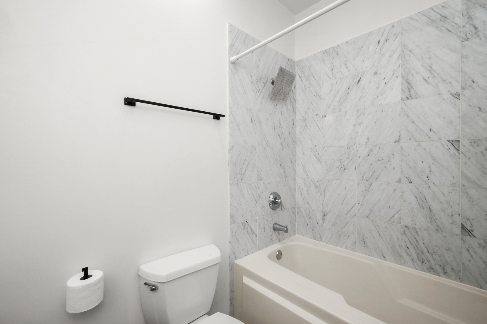 949 West Madison Street, Unit 207 Chicago, IL 60607 - Photo 23 of 31 a bathroom with a toilet and a bathtub