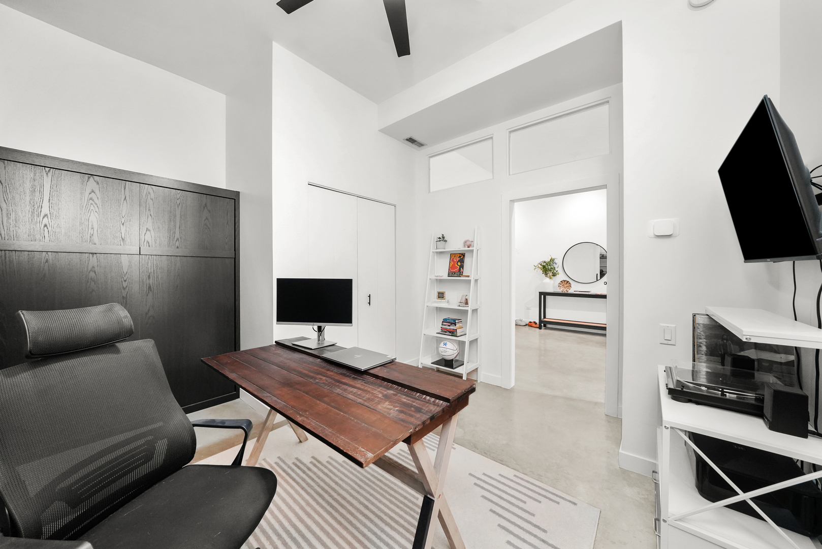949 West Madison Street, Unit 207 Chicago, IL 60607 - Photo 26 of 31 a living room with furniture and a flat screen tv
