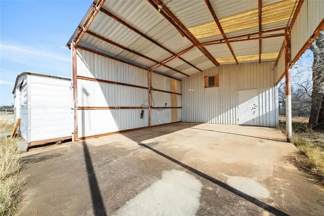 a view of a big room with closet and windows