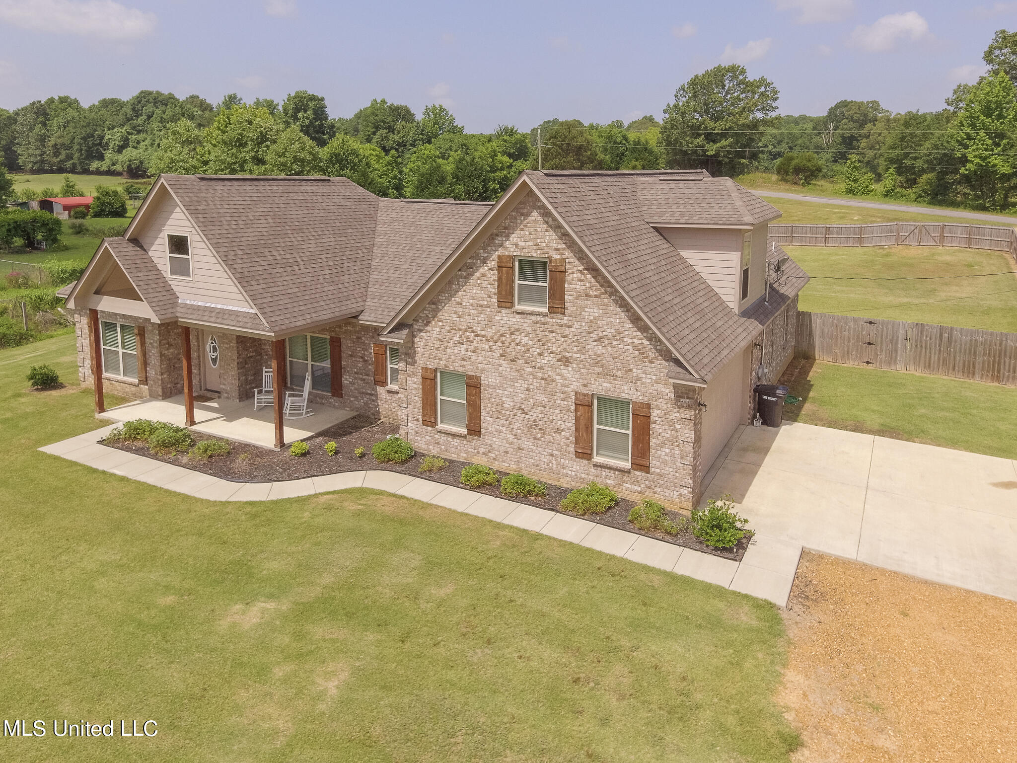 102 Emily Lynn Road Sarah, MS 38665 - Photo 1 of 39 102 Emily Lynn Road Drone-37