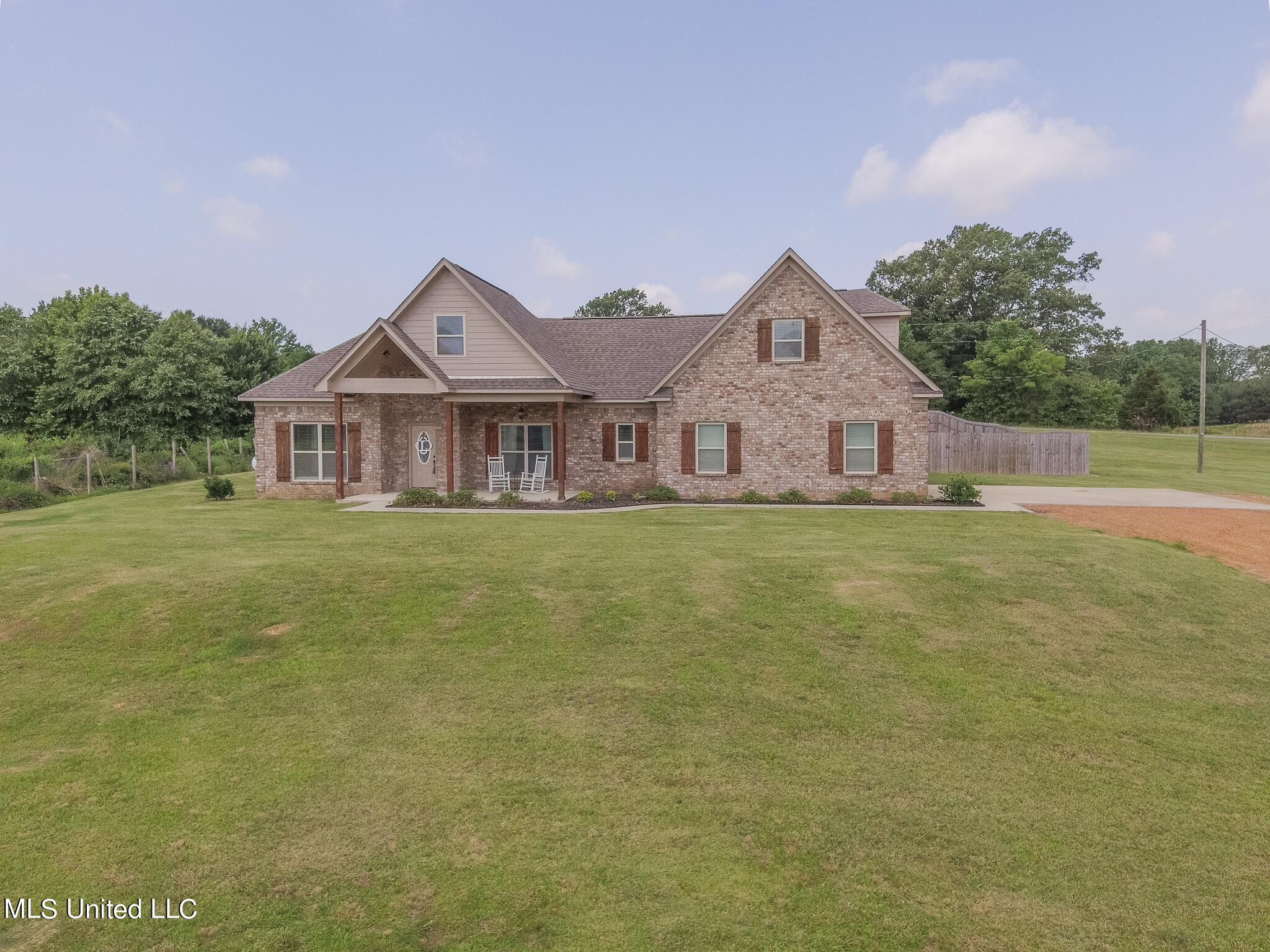102 Emily Lynn Road Sarah, MS 38665 - Photo 3 of 39 102 Emily Lynn Road Drone-34