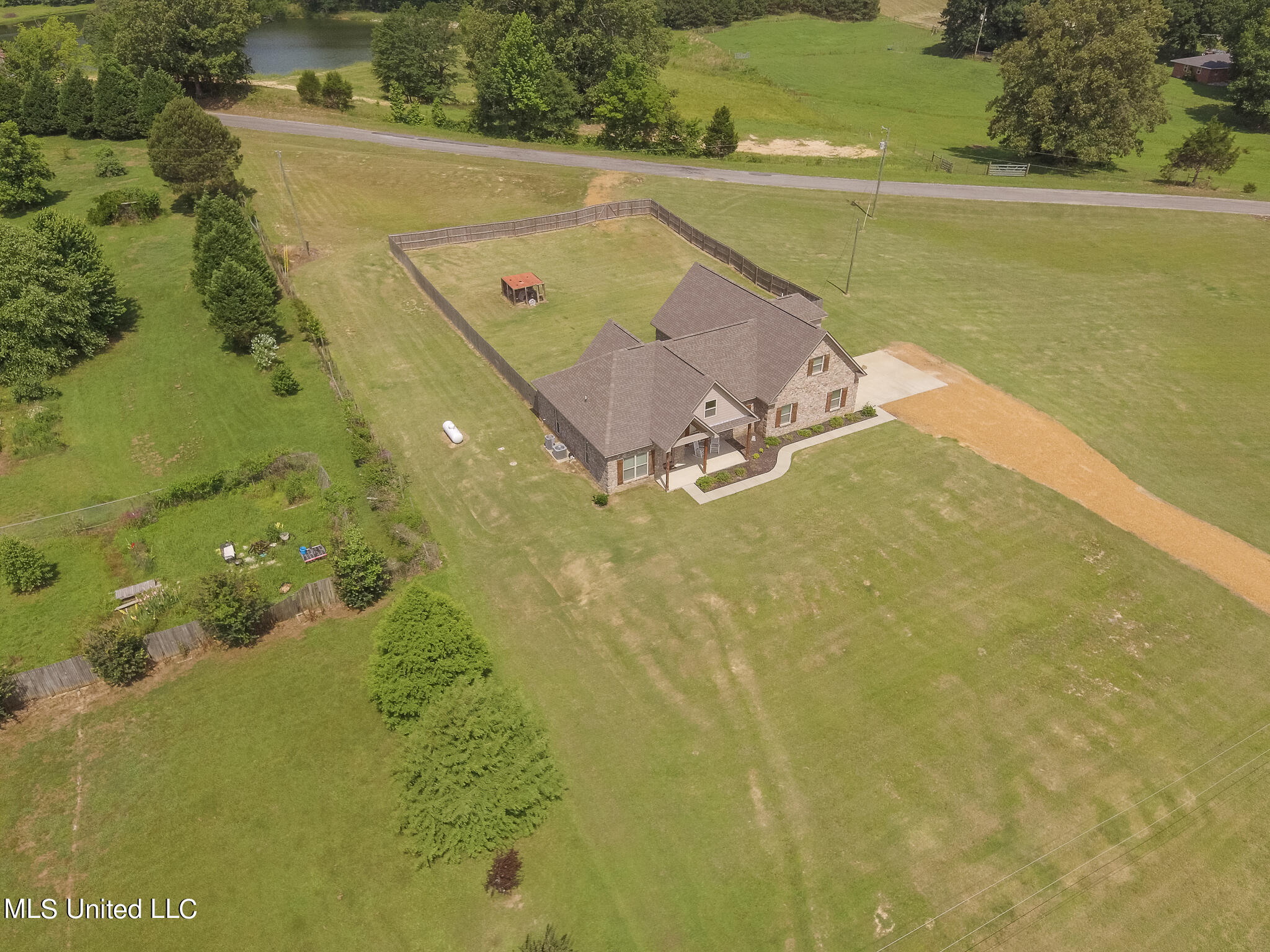 102 Emily Lynn Road Sarah, MS 38665 - Photo 34 of 39 102 Emily Lynn Road Drone-1