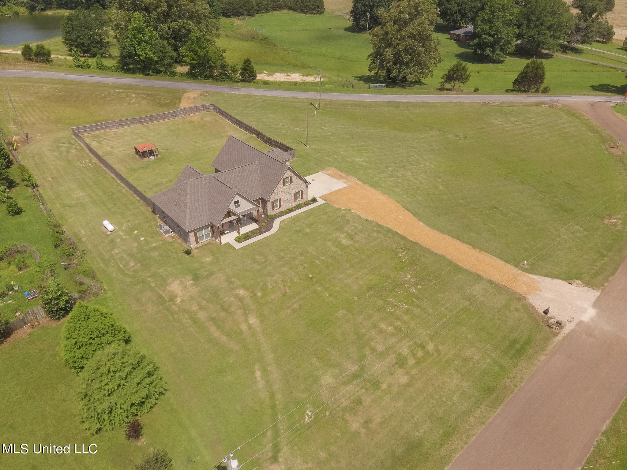 102 Emily Lynn Road Sarah, MS 38665 - Photo 35 of 39 102 Emily Lynn Road Drone-4