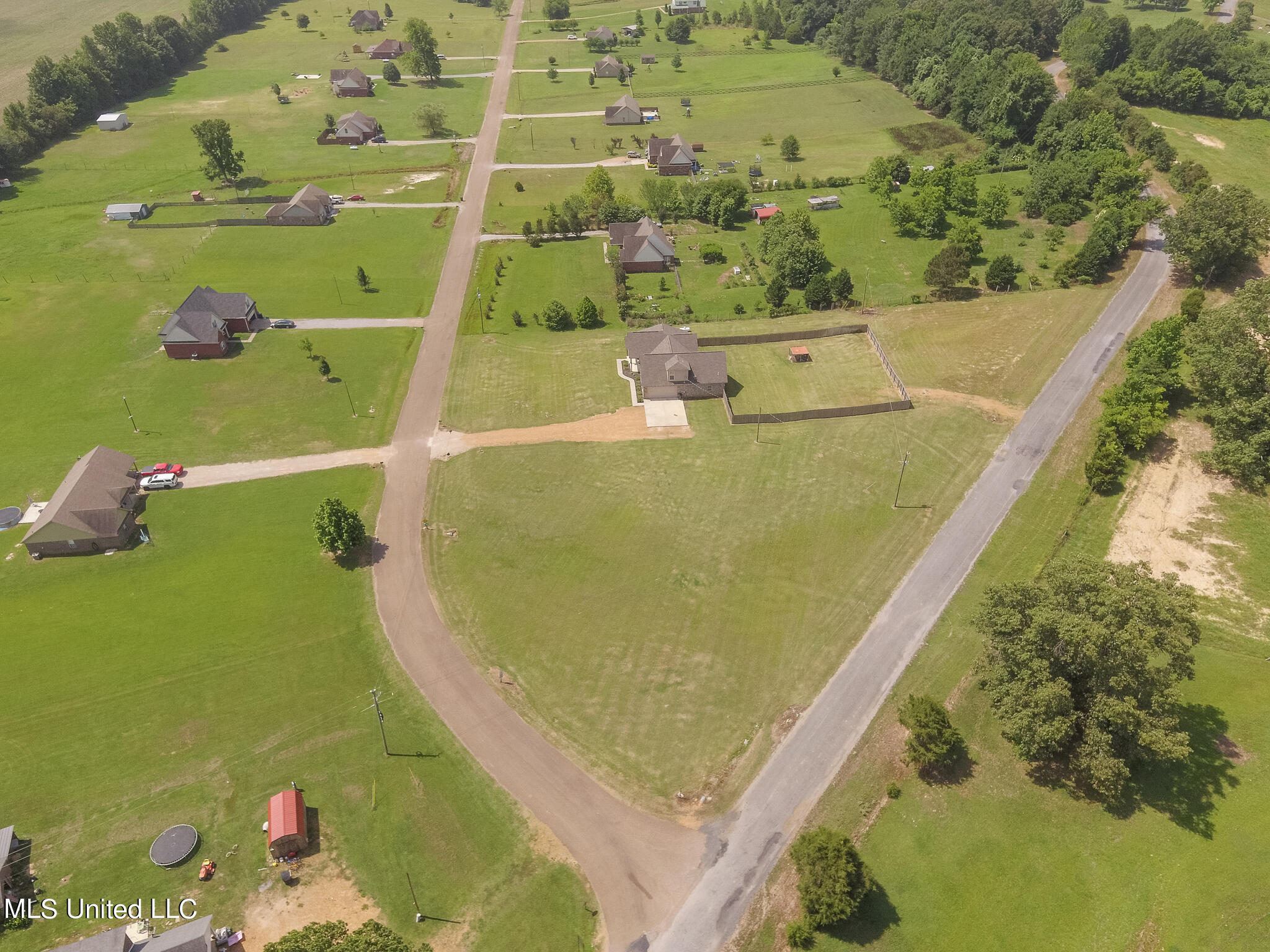 102 Emily Lynn Road Sarah, MS 38665 - Photo 37 of 39 102 Emily Lynn Road Drone-19