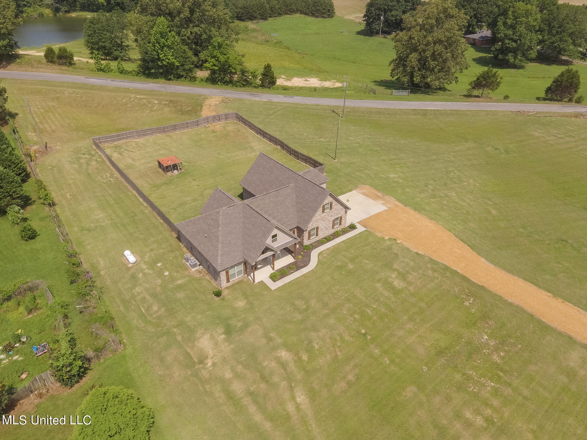 102 Emily Lynn Road Sarah, MS 38665 - Photo 38 of 39 102 Emily Lynn Road Drone-2