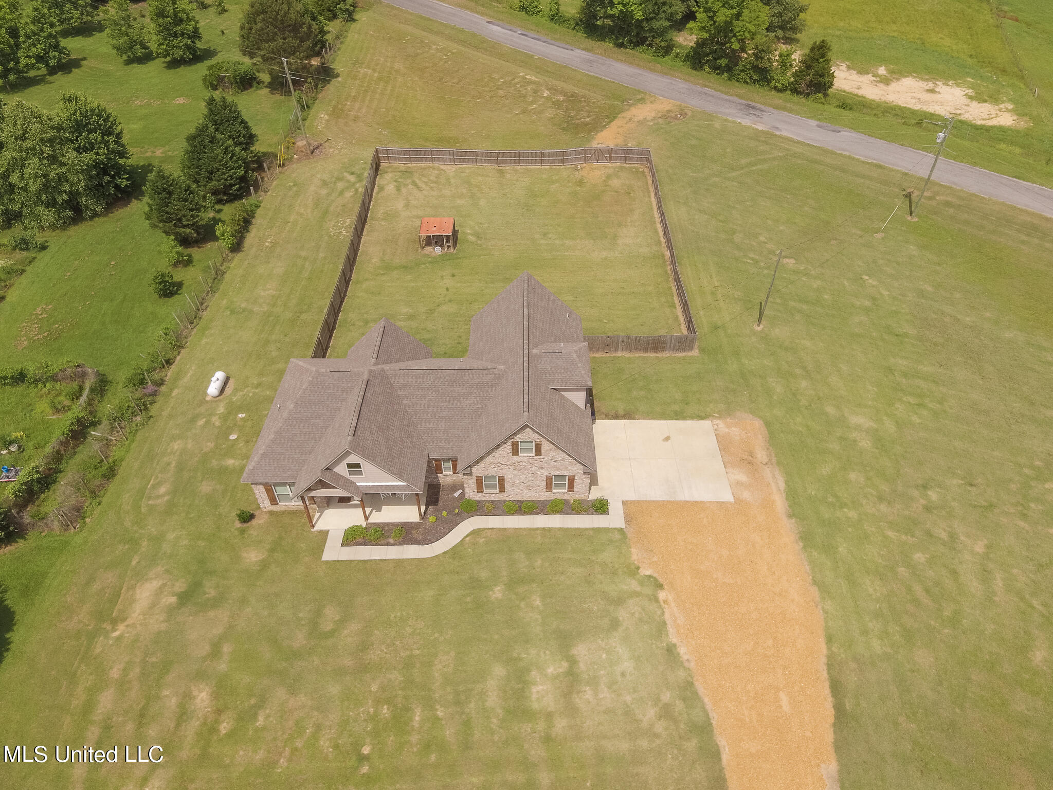 102 Emily Lynn Road Sarah, MS 38665 - Photo 39 of 39 102 Emily Lynn Road Drone-39