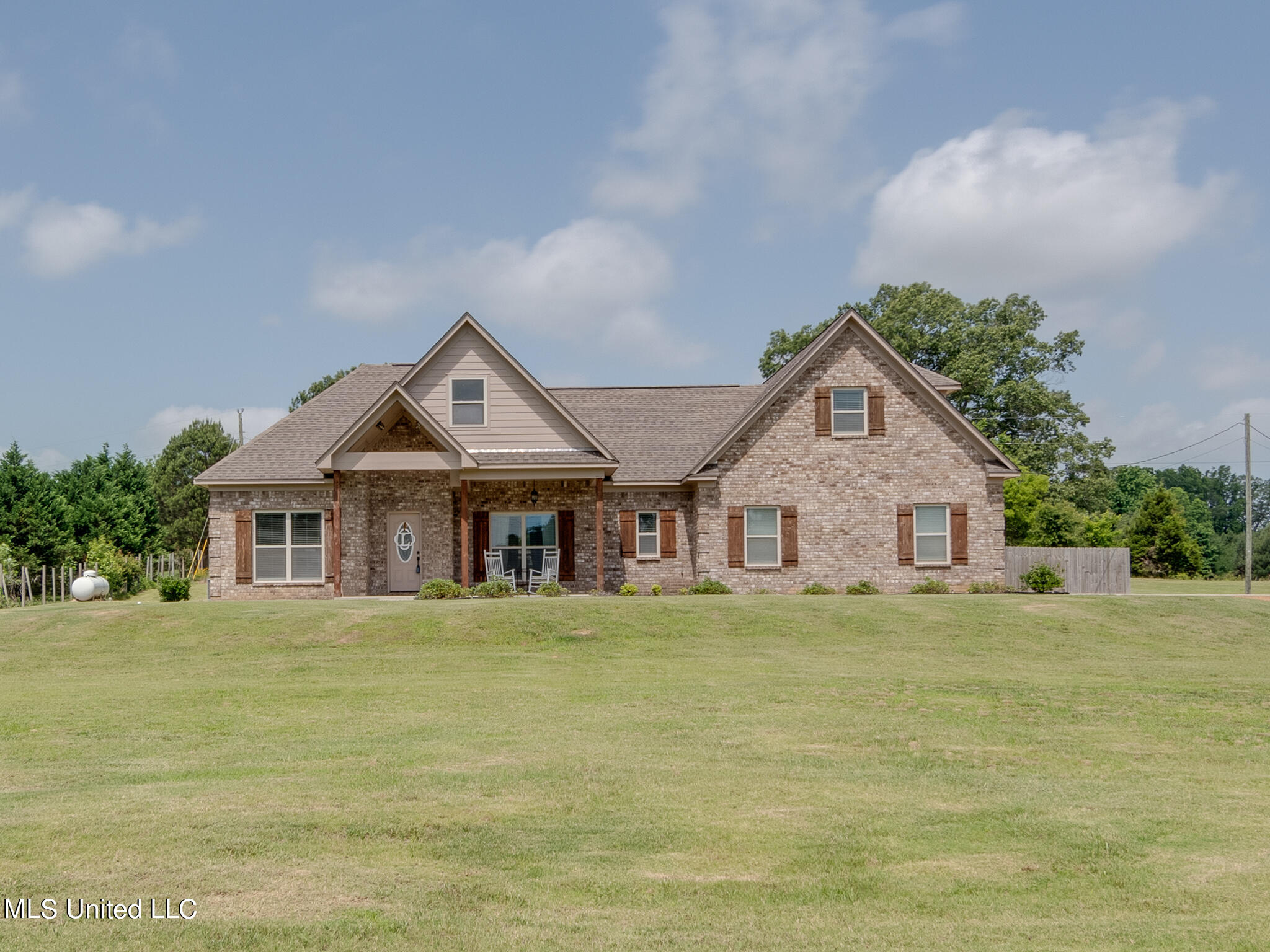 102 Emily Lynn Road Sarah, MS 38665 - Photo 4 of 39 102 Emily Lynn Road-2