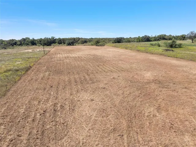 $164,900 | 6.754 County Road 473, Lott, TX 76656