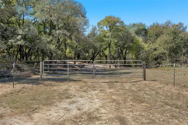 $164,900 | 6.754 County Road 473, Lott, TX 76656