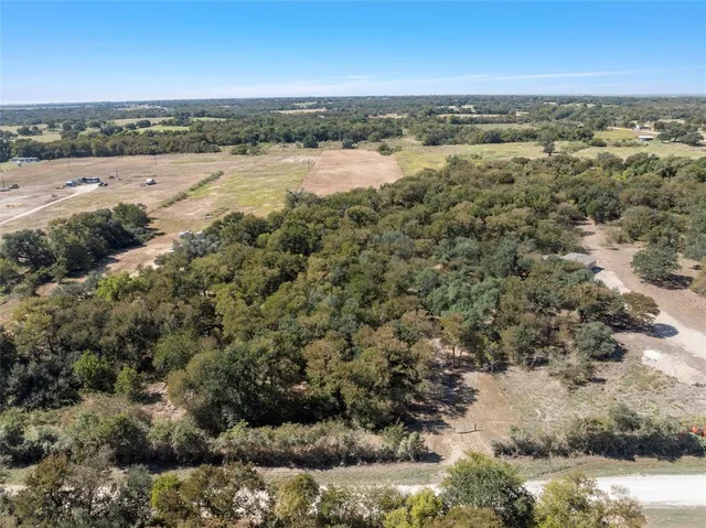 $164,900 | 6.754 County Road 473, Lott, TX 76656