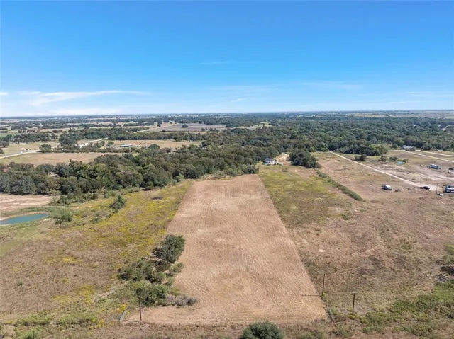 $164,900 | 6.754 County Road 473, Lott, TX 76656