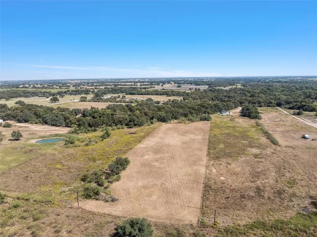 $164,900 | 6.754 County Road 473, Lott, TX 76656