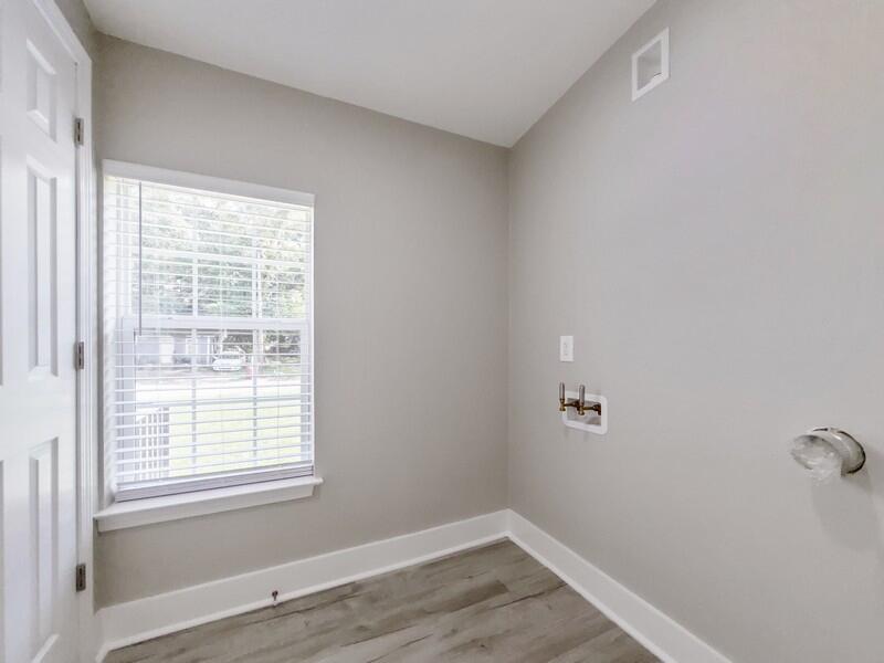 630 West Griffith Avenue Crestview, FL 32536 - Photo 33 of 36 a view of a room that has a window in it