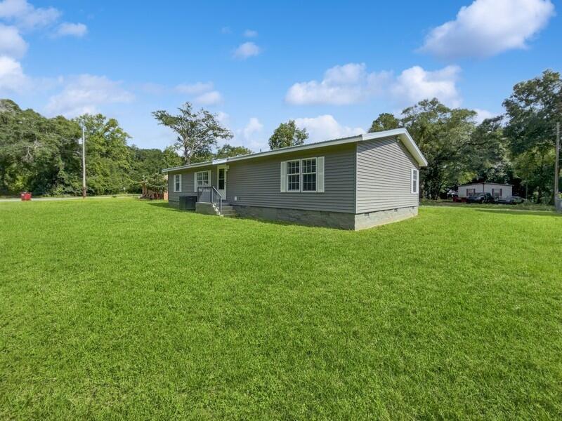 630 West Griffith Avenue Crestview, FL 32536 - Photo 34 of 36 a front view of a house with yard and green space