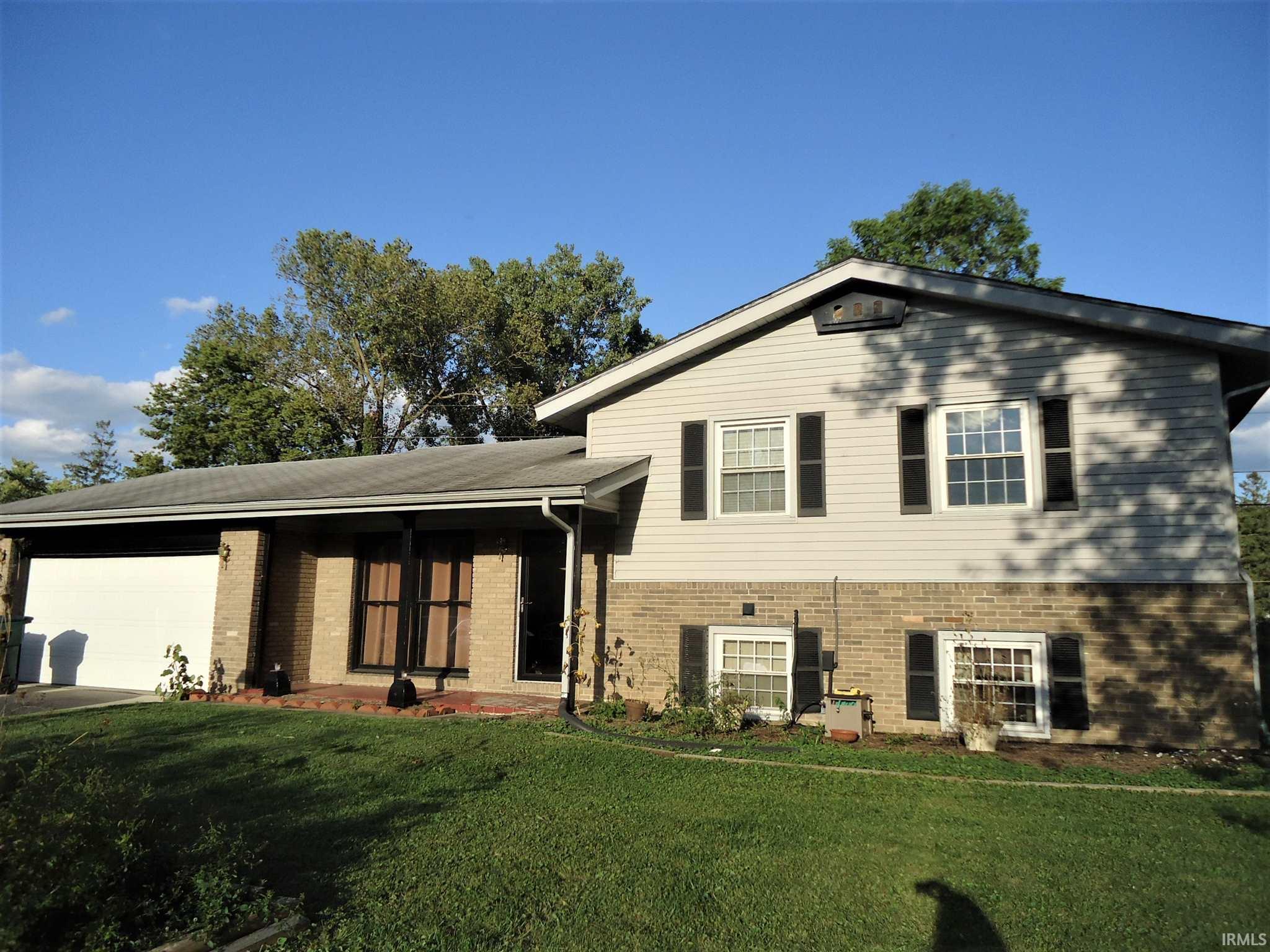412 South Rambler Road Muncie, IN 47304 - Photo 1 of 16