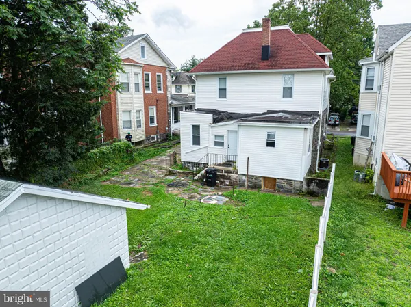 $1,800 | 51 Lewis Avenue, Unit B, Lansdowne, PA 19050