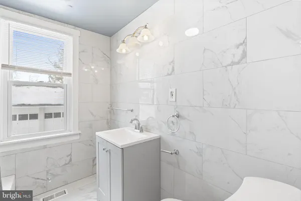 $1,800 | 51 Lewis Avenue, Unit B, Lansdowne, PA 19050